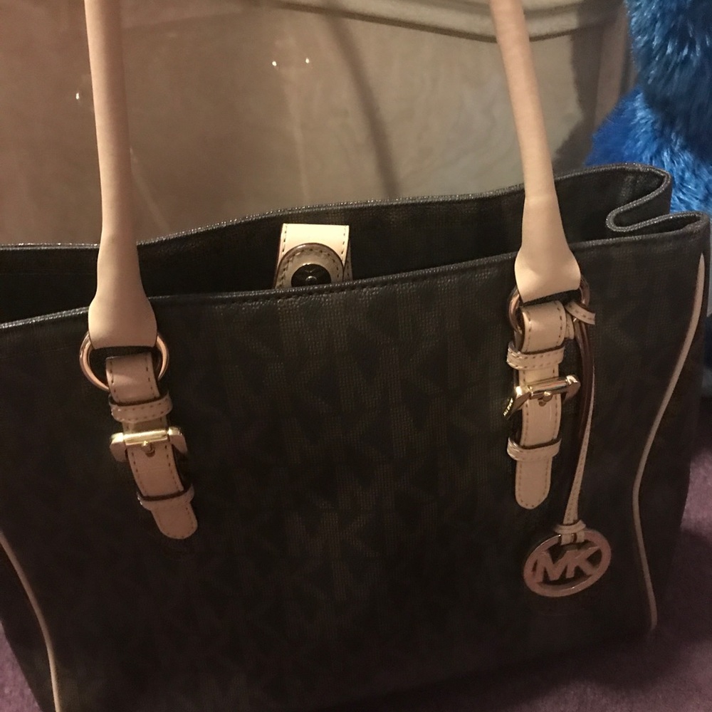 Michael kors bad and laptop holder